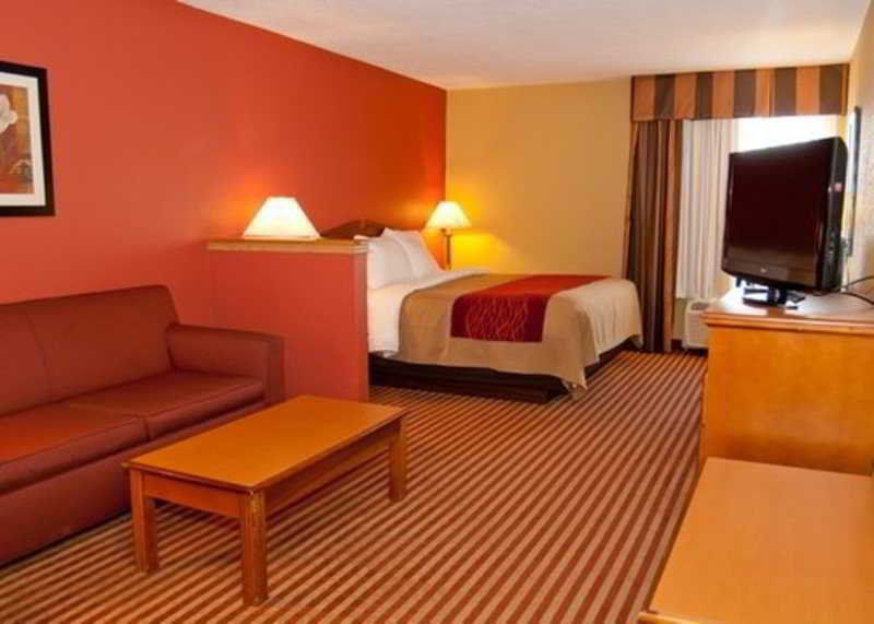 Comfort Inn & Suites Cincinnati Eastgate Esterno foto