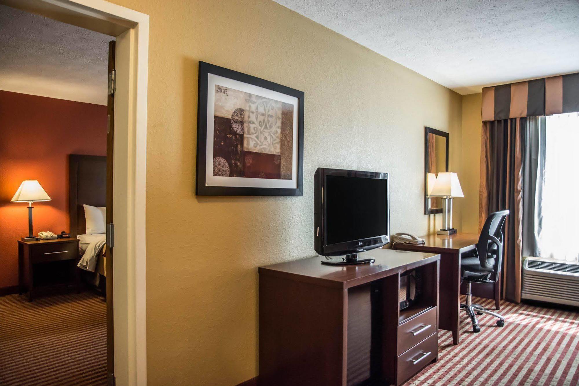 Comfort Inn & Suites Cincinnati Eastgate Esterno foto